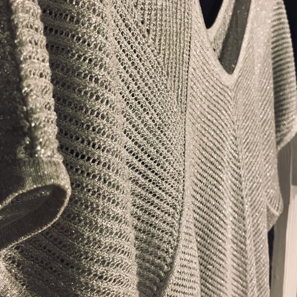 Express Sparkle Knit V-Neck Top - Picture 4 of 5